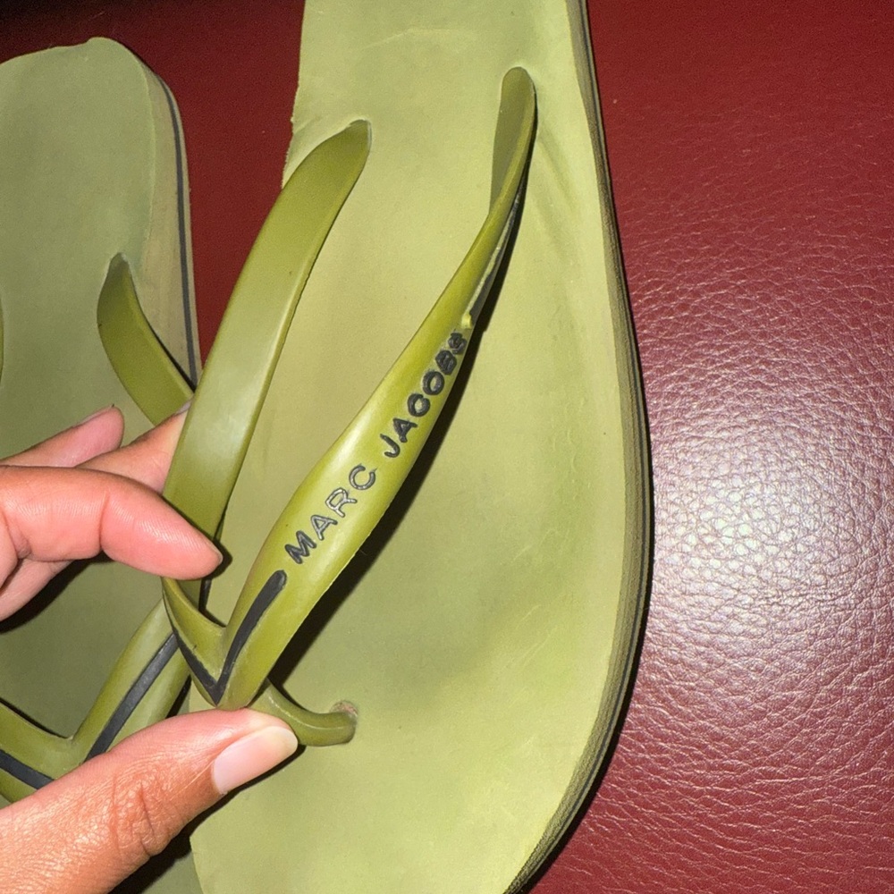 MARC JACOBS Flip Flops
